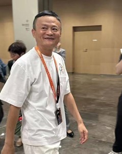 Jack Ma bất ngờ 'tái xuất', thăm trụ sở Alibaba ở Hàng Châu