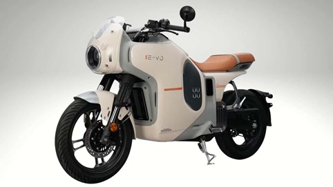 Quyết tâm không để bị tụt lại phía sau, Honda phát triển mẫu xe điện có thể thay pin tại trạm sạc dễ dàng như đi đổ xăng