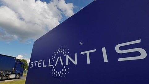 Tập đoàn Amazon "bắt tay" Stellantis sản xuất ô tô thông minh