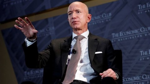 Chiếc ví của Jeff Bezos "bốc hơi" 20,5 tỷ USD chỉ trong 24 giờ sau cú lao dốc 14% của cổ phiếu Amazon