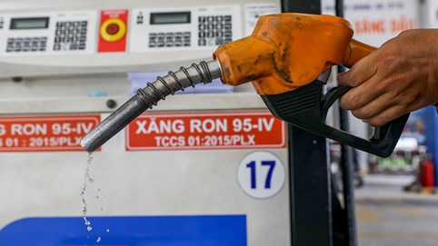 Sau 4 lần giảm liên tiếp, giá xăng dầu tăng trở lại 