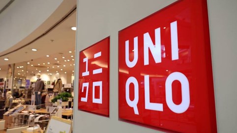 Clothing giant Uniqlo again the face of Japans deflating economy  Retail   Gulf News