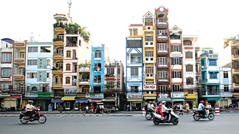 Nhà phố TP.HCM giá trên 30 tỷ chiếm 70% nguồn cung, giá căn hộ Hà Nội tăng 32% trong quý 1/2025
