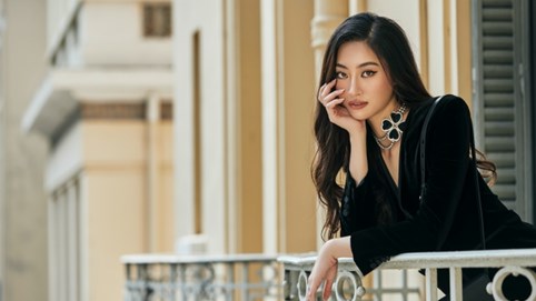 Diện nguyên “cây” đồ hiệu, Lương Thùy Linh thể hiện đẳng cấp của Hoa hậu thế hệ mới