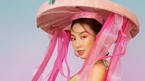 Hoa hậu Thùy Tiên đẹp chuẩn Á Đông trong bộ ảnh Tết Nhâm Dần 2022