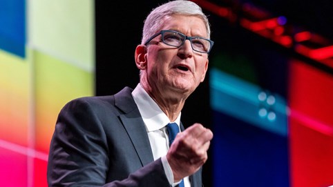 CEO Apple xin giảm thu nhập sau khi bị giới đầu tư chỉ trích