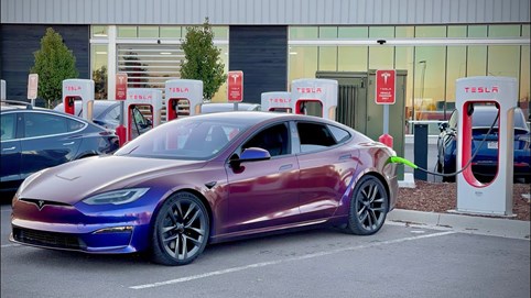 Doanh số sụt giảm, Tesla đành lòng cho chủ xe mới sạc miễn phí trọn đời nhằm cứu vãn tình hình