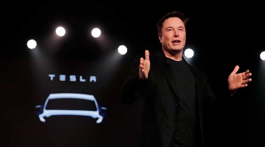Các nhà đầu tư lo ngại Elon Musk bỏ bê Tesla