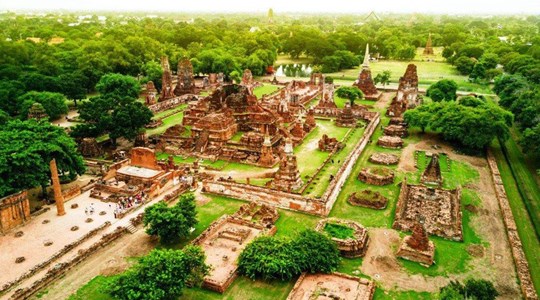 Khám phá những ngôi chùa kỳ lạ ở Thái Lan: Công viên phế tích và bí ẩn đầu tượng Phật trong rễ cây sung