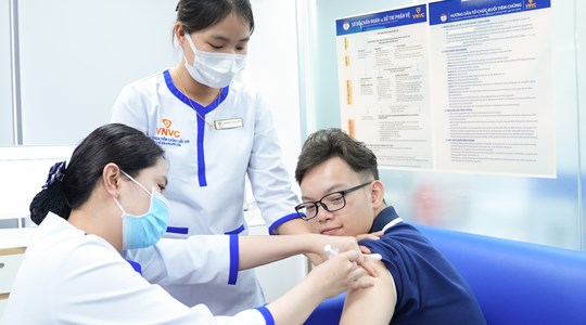 Việt Nam lần đầu có vaccine não mô cầu thế hệ mới, bảo vệ trẻ em đến người cao tuổi
