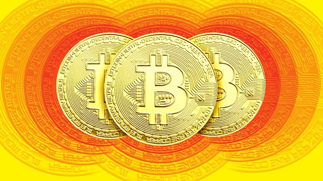 Bitcoin tăng vọt hơn 62.000 USD sau khi công bố báo cáo việc làm