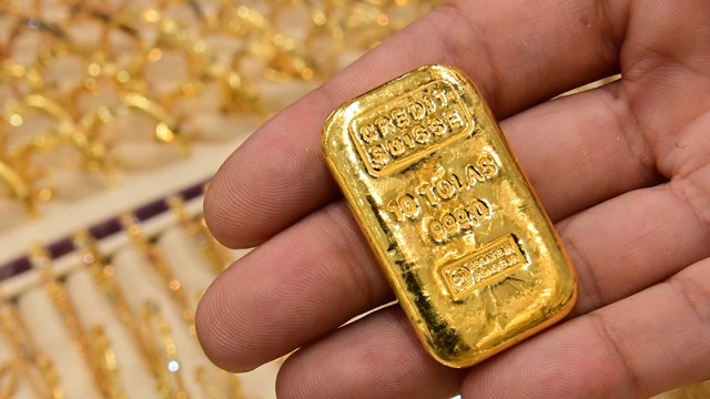 國內金價小幅調整 全球黃金延續跌勢