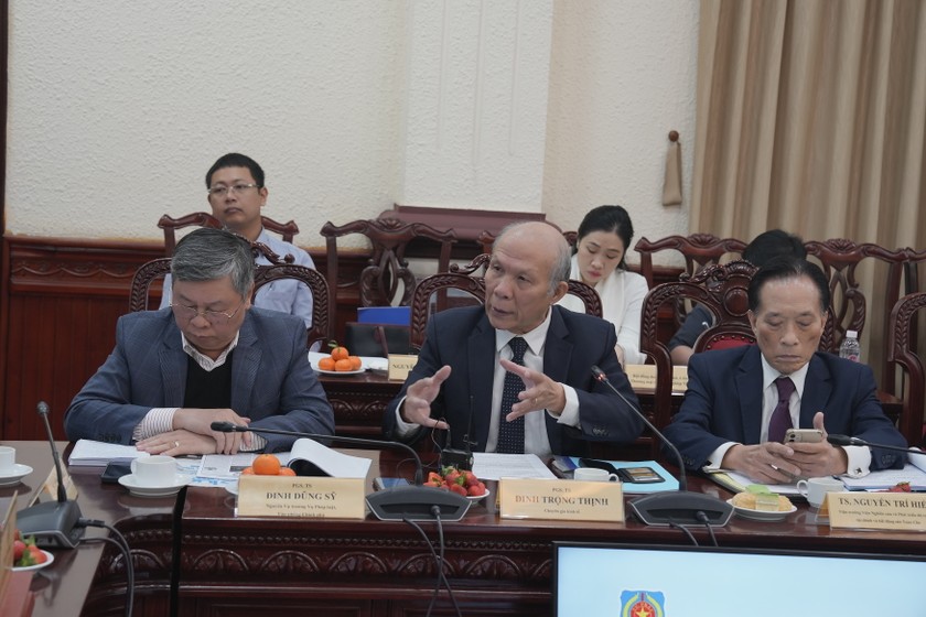 PGS.TS Đinh Trọng Thịnh: Không phát triển được vai trò của kinh tế tư nhân, khó có sự vươn mình. PGS.TS Đinh Trọng Thịnh: Không phát triển được vai trò của kinh tế tư nhân, khó có sự vươn mình.