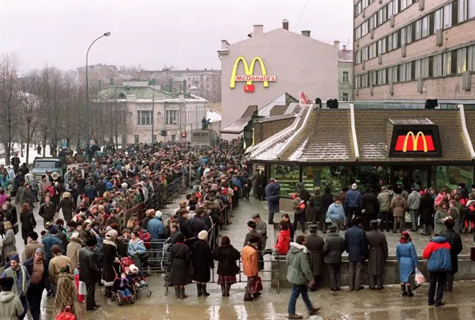 C&#226;u chuyện kinh doanh: L&#253; do khiến đế chế McDonald’s r&#250;t khỏi Nga  - Ảnh 9