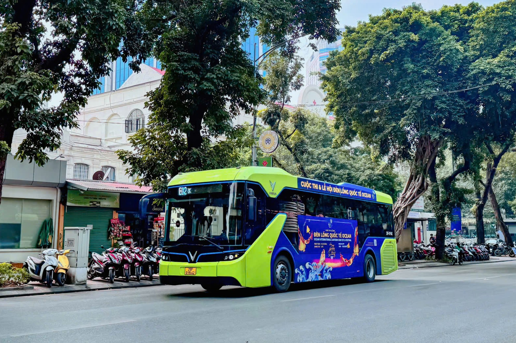 Du kh&aacute;ch dễ d&agrave;ng đến với Lễ hội Xu&acirc;n lớn nhất Việt Nam nhờ mạng lưới VinBus hoạt động li&ecirc;n tục từ 5h-24h mỗi ng&agrave;y &nbsp;