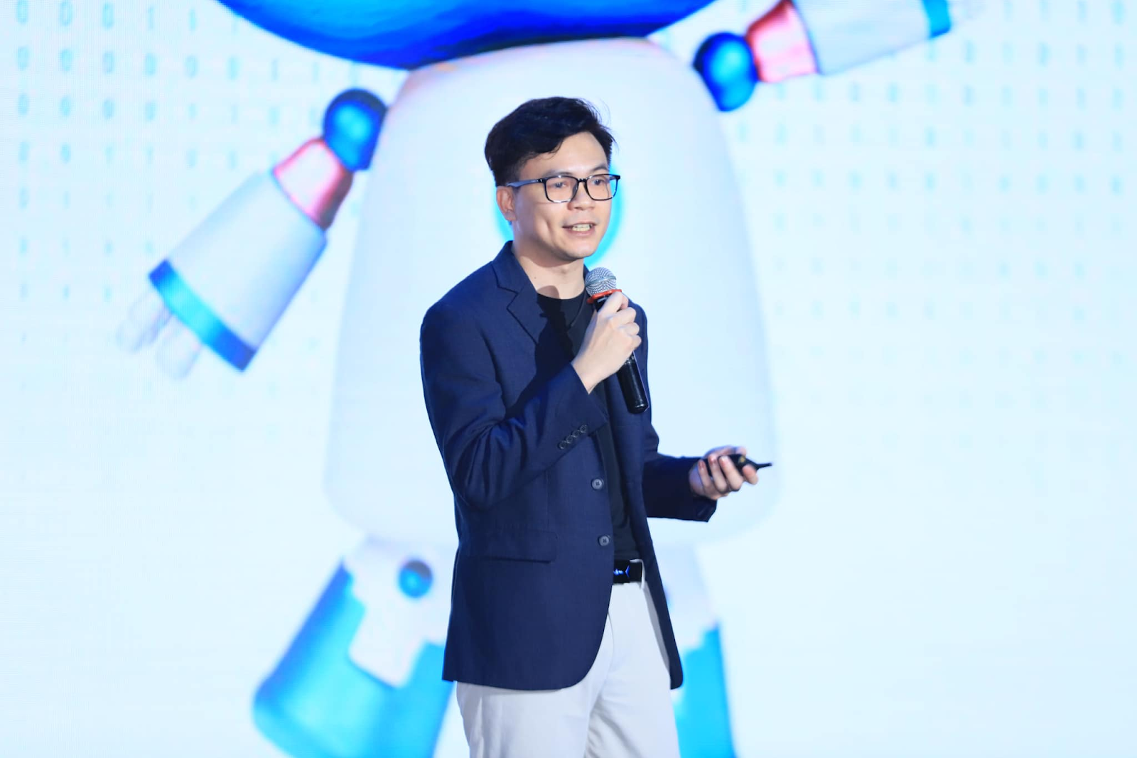 Founder của Doctranslate.io thuyết tr&igrave;nh về sản phẩm tại TECHFEST 2024. Sản phẩm đ&atilde; được bầu chọn l&agrave; top 05 startups tiềm năng nhất. &nbsp;