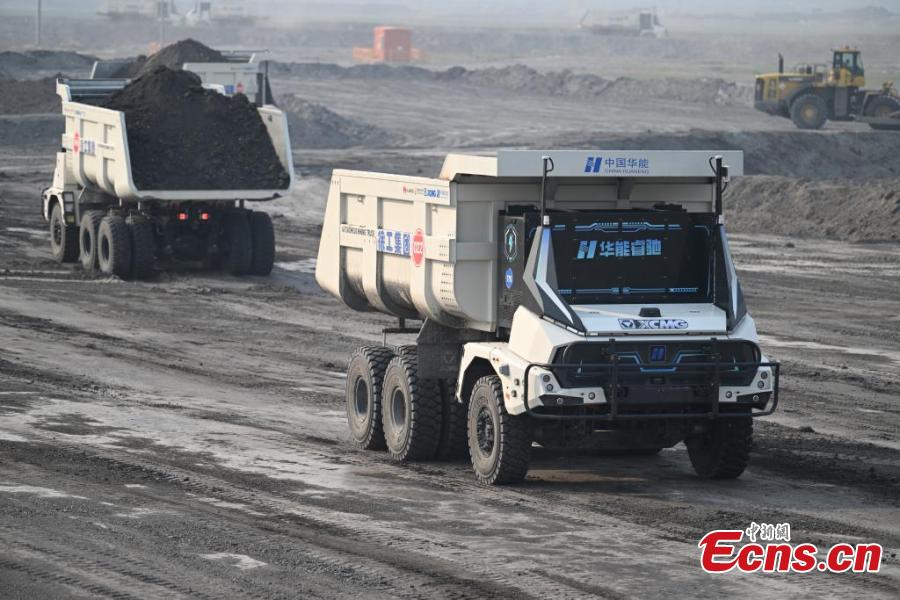 Các xe tải tự hành này hoàn toàn không có buồng lái cũng như người lái Các xe tải tự hành này hoàn toàn không có buồng lái cũng như người lái