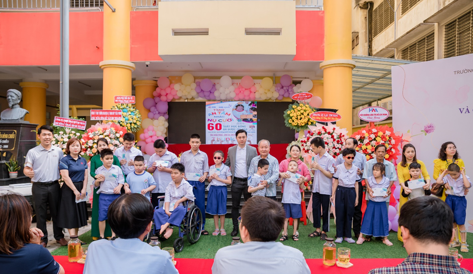 Dự án “Trao an tâm, nhận nụ cười” đồng hành cùng các em học sinh của trường THPT Đặc biệt Nguyễn Đình Chiểu (TP. Hồ Chí Minh) Dự án “Trao an tâm, nhận nụ cười” đồng hành cùng các em học sinh của trường THPT Đặc biệt Nguyễn Đình Chiểu (TP. Hồ Chí Minh)