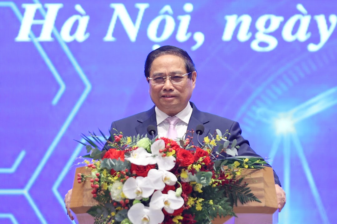 Thủ tướng đánh giá cao việc xây dựng và tổ chức khai trương Cổng pháp luật quốc gia ngay trước cuộc tọa đàm, với tinh thần mỗi việc làm là một niềm vui cho nhân dân, cho doanh nghiệp, cho xã hội - Ảnh: VGP/Nhật Bắc Thủ tướng đánh giá cao việc xây dựng và tổ chức khai trương Cổng pháp luật quốc gia ngay trước cuộc tọa đàm, với tinh thần "mỗi việc làm là một niềm vui cho nhân dân, cho doanh nghiệp, cho xã hội" - Ảnh: VGP/Nhật Bắc