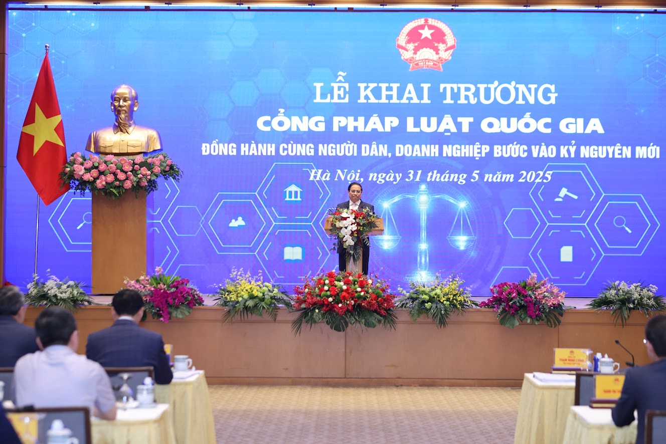 Thủ tướng Phạm Minh Chính đánh giá cao việc khai trương Cổng pháp luật quốc gia với tinh thần "mỗi việc làm là một niềm vui cho nhân dân, cho doanh nghiệp, cho xã hội".