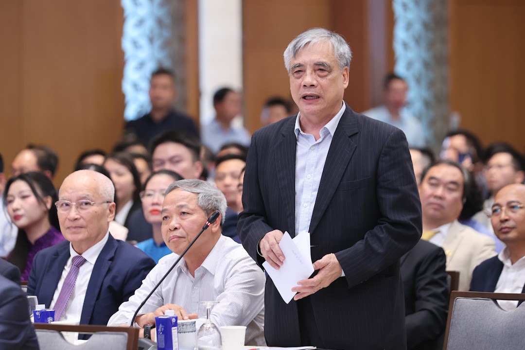 TS. Trần Đình Thiên đề xuất tăng số lượng Đại biểu Quốc hội là doanh nghiệp tư nhân và nhà khoa học để tham gia vào quá trình xây dựng Luật nhiều hơn - Ảnh: VGP/Nhật Bắc  