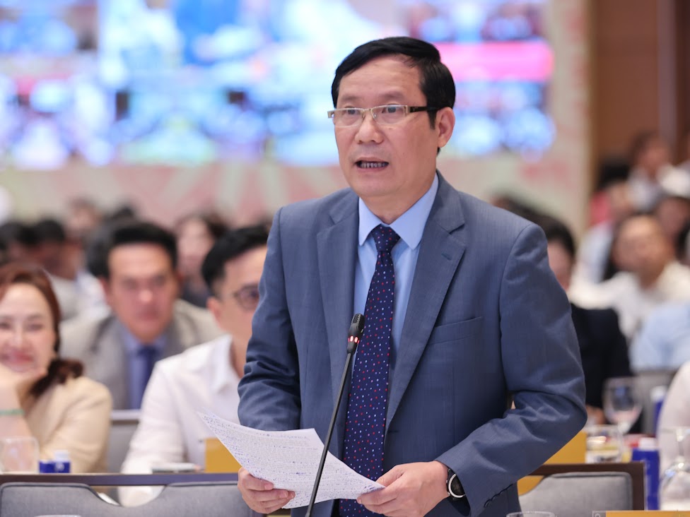 Chủ tịch VCCI Phạm Tấn Công: Đề nghị Nhà nước mạnh dạn giao nhiệm vụ cho các hiệp hội doanh nghiệp, và chuyển một số dịch vụ công giao cho các hiệp hội doanh nghiệp thực hiện - Ảnh: VGP/Nhật Bắc Chủ tịch VCCI Phạm Tấn Công: Đề nghị Nhà nước mạnh dạn giao nhiệm vụ cho các hiệp hội doanh nghiệp, và chuyển một số dịch vụ công giao cho các hiệp hội doanh nghiệp thực hiện - Ảnh: VGP/Nhật Bắc