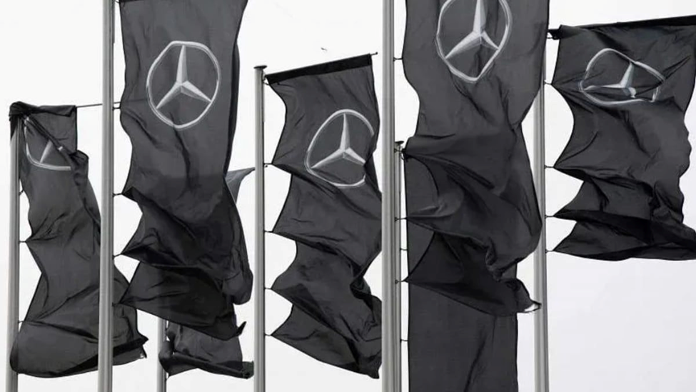 Mercedes-Benz thu hồi lại gần 1 triệu xe sản xuất từ năm 2004 đến 2015 - Ảnh 1