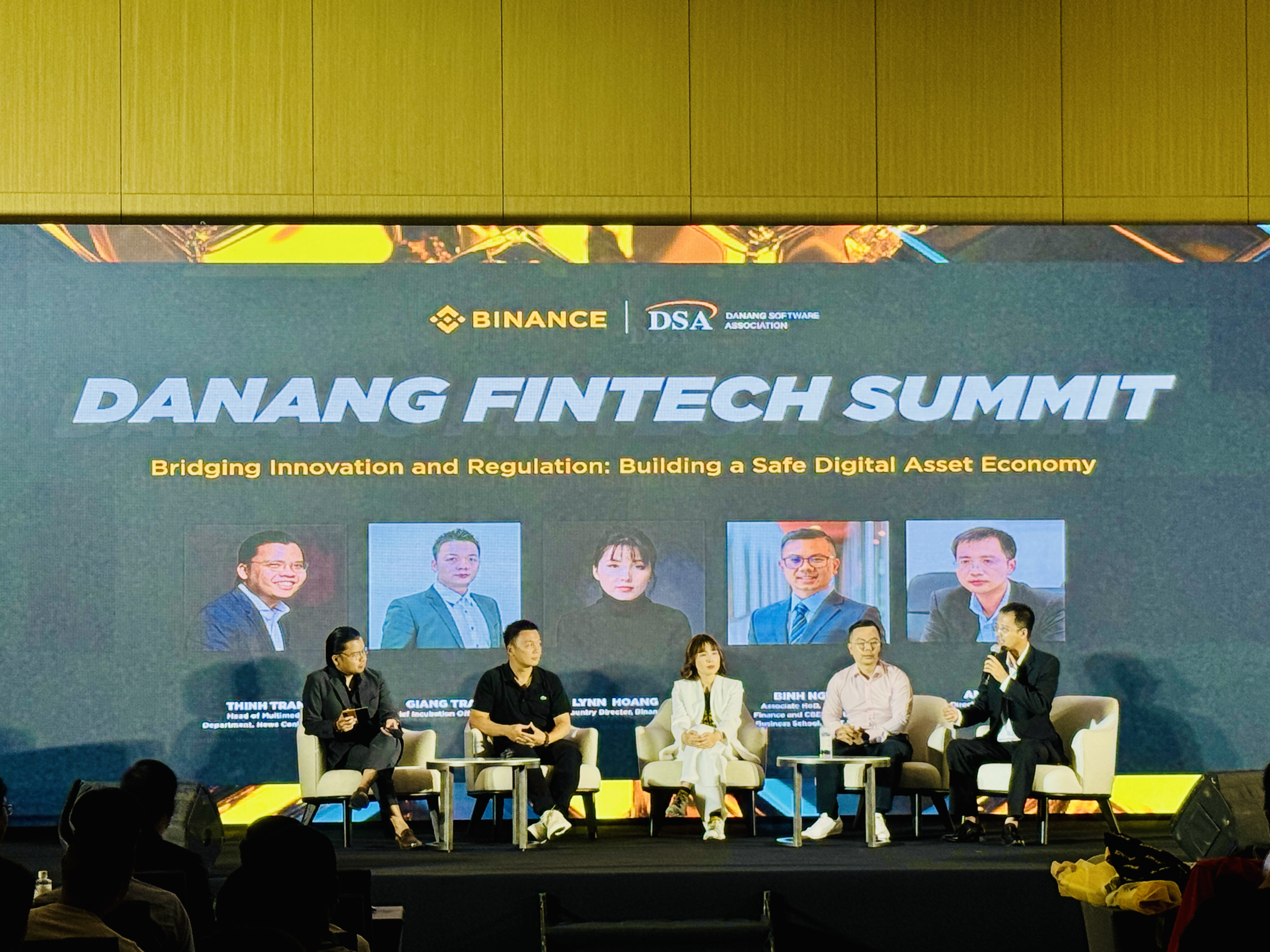 Các diễn giả trong sự kiện Đà Nẵng Fintech Summit, diễn ra tại TP. Đà Nẵng.