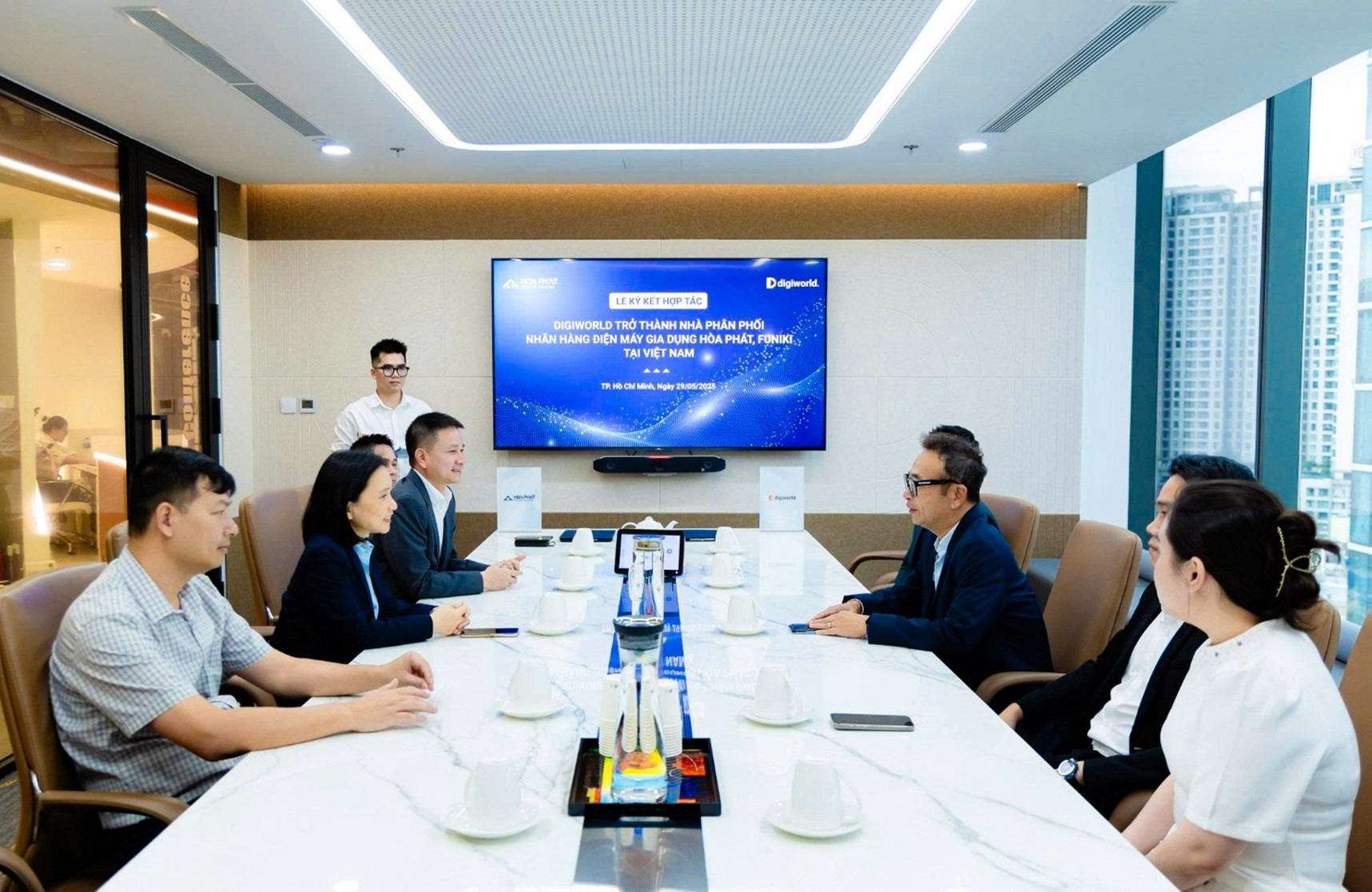 Đại diện Điện máy Gia dụng Hòa Phát và Digiworld tại buổi ký kết Đại diện Điện máy Gia dụng Hòa Phát và Digiworld tại buổi ký kết