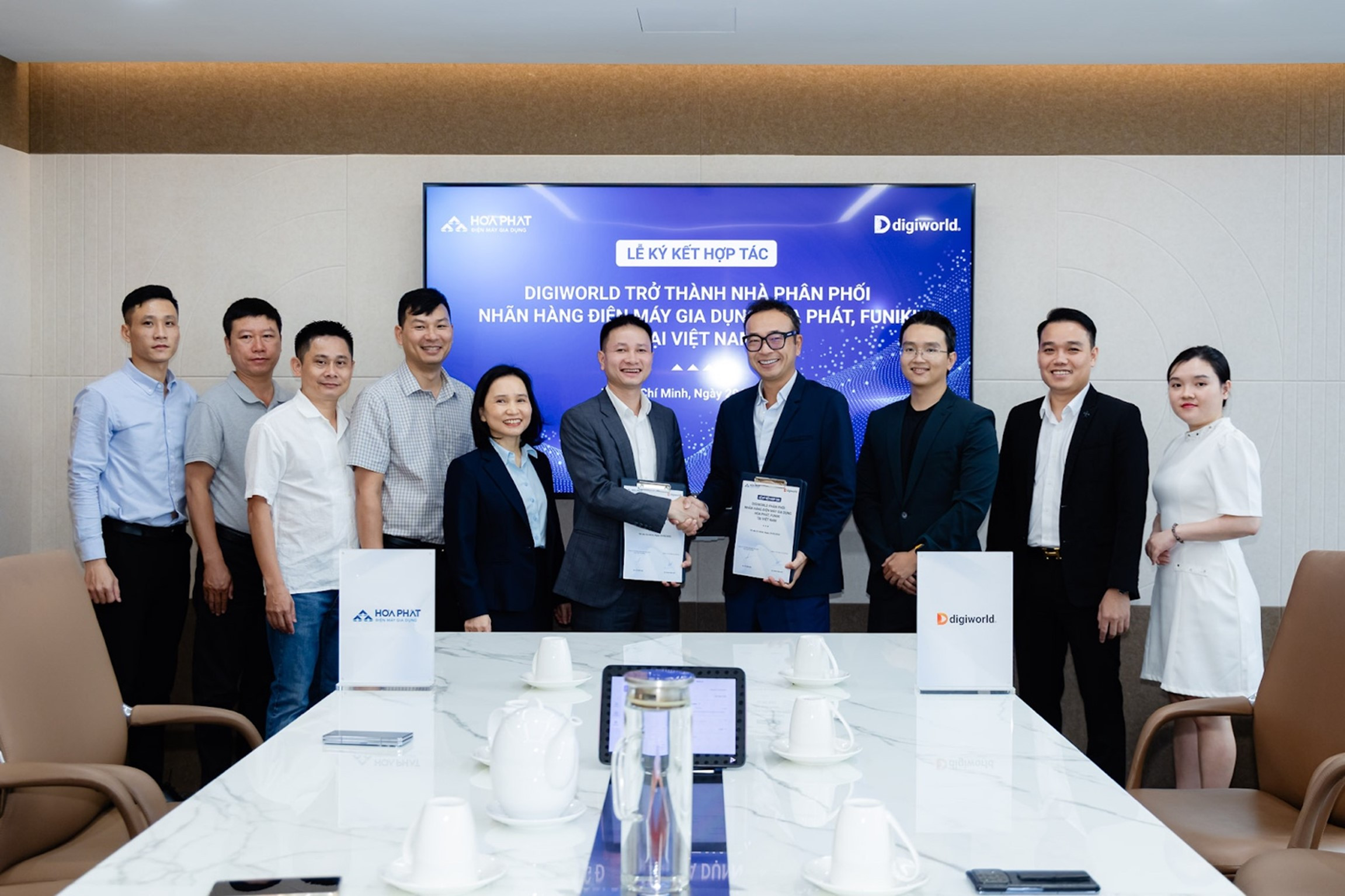 Hòa Phát và Digiworld hợp tác phân phối các sản phẩm điện máy gia dụng trên toàn quốc Hòa Phát và Digiworld hợp tác phân phối các sản phẩm điện máy gia dụng trên toàn quốc