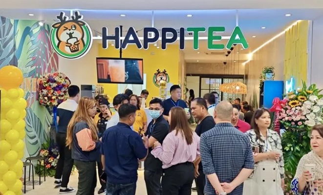 HappiTea (một thương hiệu của Phúc Tea) là một ví dụ điển hình cho việc chuẩn bị bài bản về nguyên liệu và quy trình để đáp ứng các tiêu chuẩn khắt khe tại thị trường nước ngoài. Ảnh: https://www.worldcoffeeportal.com/ HappiTea (một thương hiệu của Phúc Tea) là một ví dụ điển hình cho việc chuẩn bị bài bản về nguyên liệu và quy trình để đáp ứng các tiêu chuẩn khắt khe tại thị trường nước ngoài. Ảnh: https://www.worldcoffeeportal.com/