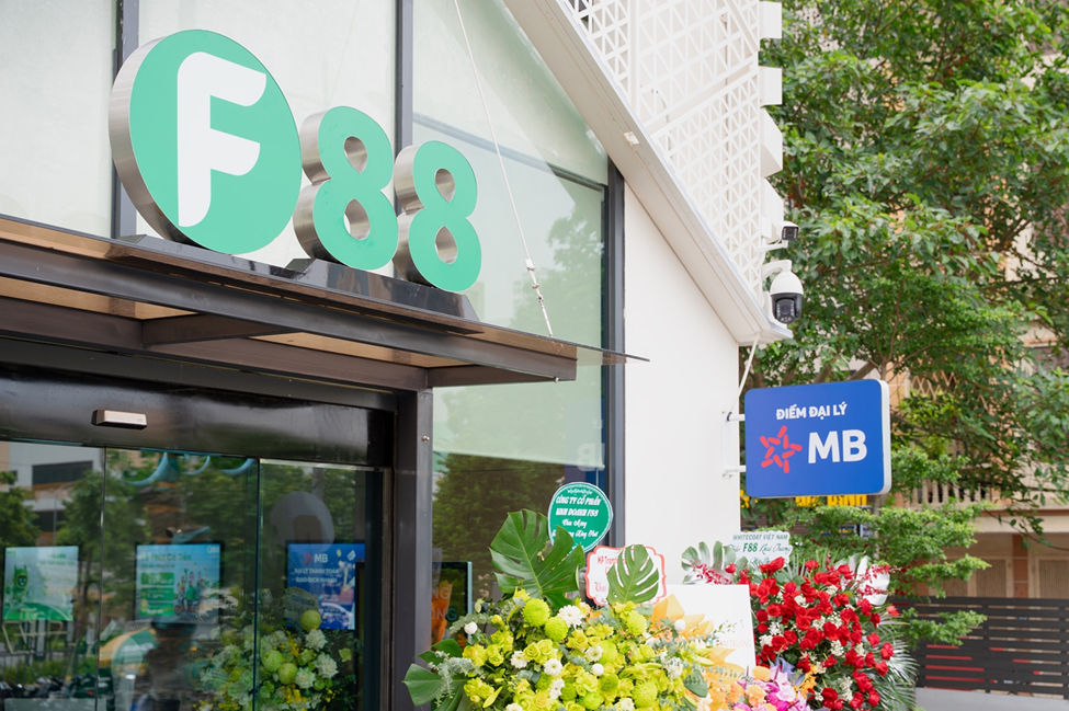 Cửa hàng tài chính mang số 888 được nhận xét là “như một PGG ngân hàng thu nhỏ” Cửa hàng tài chính mang số 888 được nhận xét là “như một PGG ngân hàng thu nhỏ”