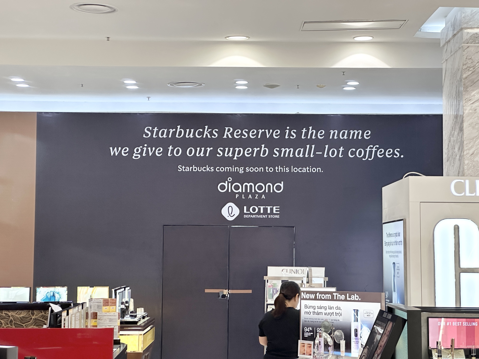 Câu chuyện Starbucks rời đi và bài toán mặt bằng 700 triệu/tháng tại 'đất vàng' Sài Gòn - Ảnh 1 Câu chuyện Starbucks rời đi và bài toán mặt bằng 700 triệu/tháng tại 'đất vàng' Sài Gòn - Ảnh 1
