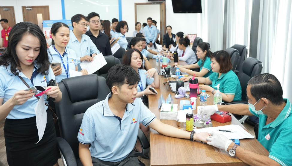 Hơn 200 c&#225;n bộ nh&#226;n vi&#234;n tham gia hiến m&#225;u t&#236;nh nguyện ‘Th&#225;ng hồng Vietbank’ - Ảnh 2