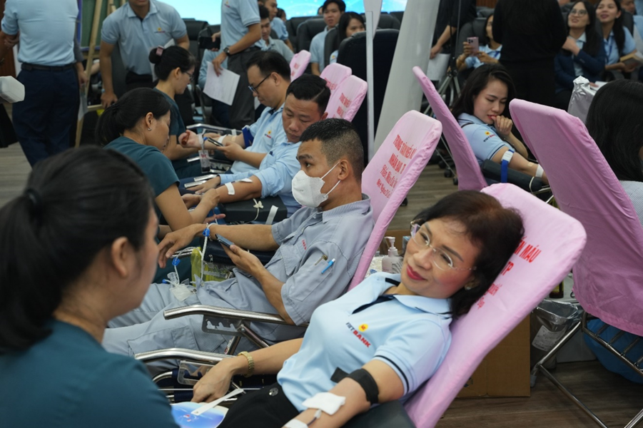 Hơn 200 c&#225;n bộ nh&#226;n vi&#234;n tham gia hiến m&#225;u t&#236;nh nguyện ‘Th&#225;ng hồng Vietbank’ - Ảnh 1