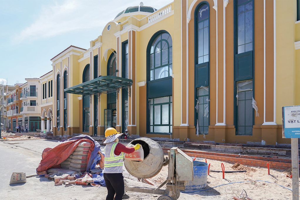 Tại tổ hợp du lịch đa sắc màu NovaWorld Ho Tram, nhiều cư dân đang dần hoàn thiện nội thất để nghỉ dưỡng, khai thác cho thuê Tại tổ hợp du lịch đa sắc màu NovaWorld Ho Tram, nhiều cư dân đang dần hoàn thiện nội thất để nghỉ dưỡng, khai thác cho thuê