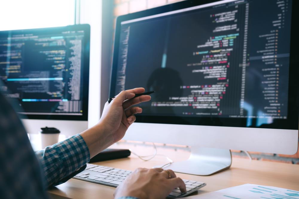 CEO GitHub: Không sa thải kỹ sư phần mềm trong thời đại AI, đây mới là điều các công ty "thông minh nhất" nên làm - Ảnh 1 CEO GitHub: Không sa thải kỹ sư phần mềm trong thời đại AI, đây mới là điều các công ty "thông minh nhất" nên làm - Ảnh 1