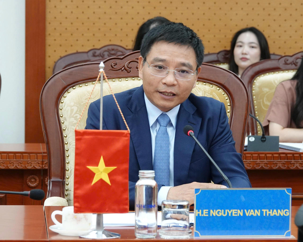 Bộ trưởng Bộ Tài chính thông tin tại cuộc làm việc. Bộ trưởng Bộ Tài chính thông tin tại cuộc làm việc.