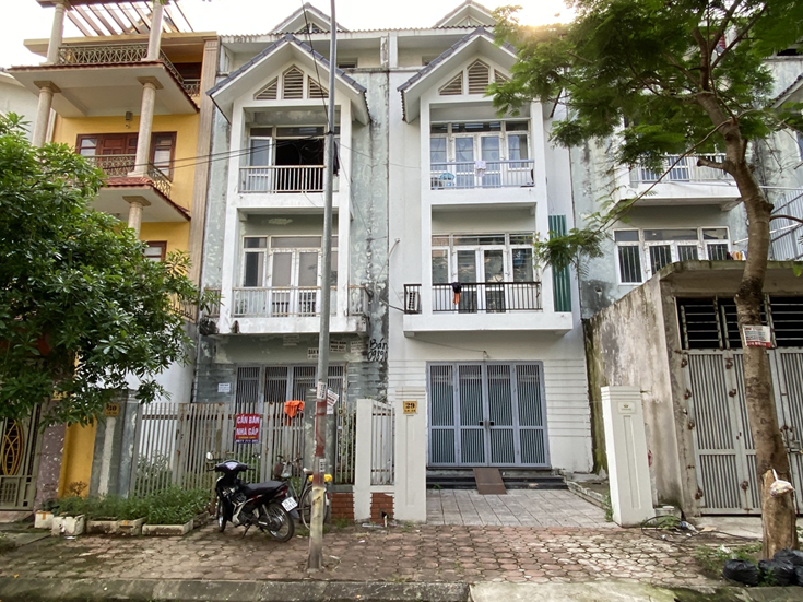 Nhà liền thổ tăng giá bất chấp dịch bệnh. Nhà liền thổ tăng giá bất chấp dịch bệnh.