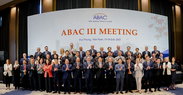 Chủ tịch nước Lương Cường chụp ảnh cùng các thành viên ABAC Chủ tịch nước Lương Cường chụp ảnh cùng các thành viên ABAC