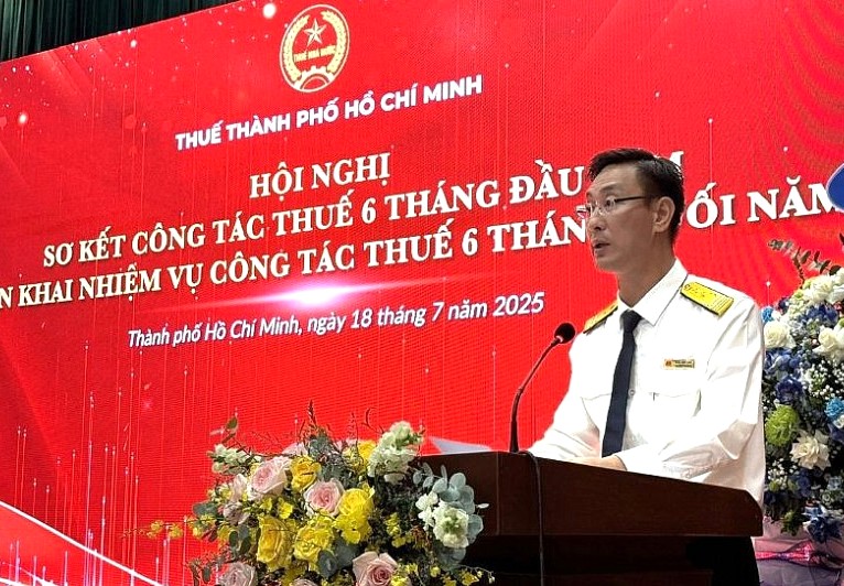 Trưởng Thuế TPHCM Đoàn Minh Dũng cam kết sẽ cùng ban lãnh đạo và toàn thể công chức đơn vị hoàn thành tốt nhiệm vụ năm 2025. Ảnh: VGP/LA