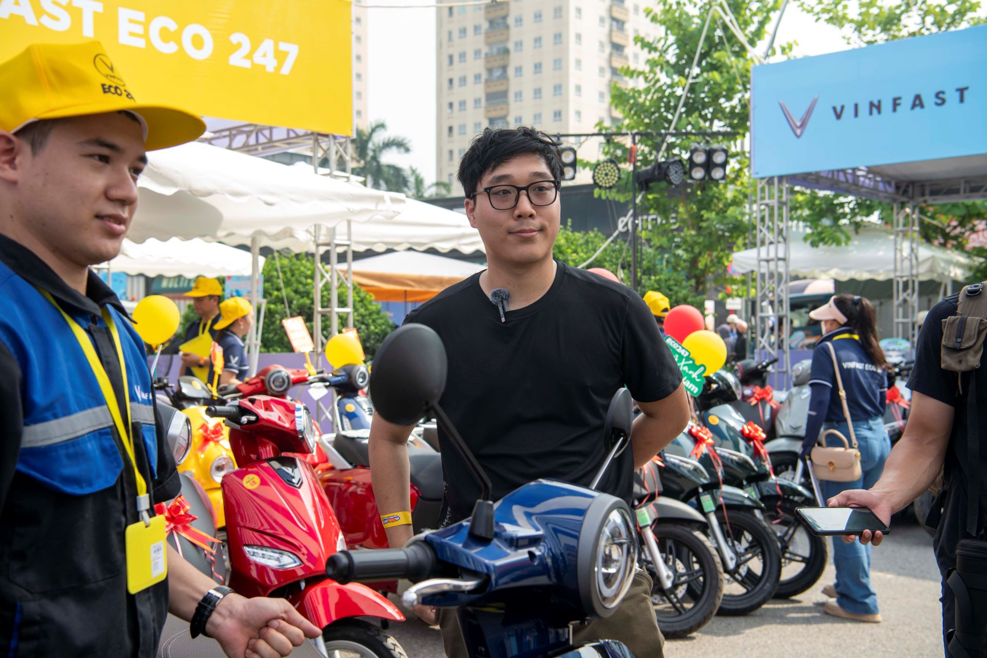 Anh Vũ Thanh Nam tại sự kiện “Đổi xăng lấy điện” Anh Vũ Thanh Nam tại sự kiện “Đổi xăng lấy điện”