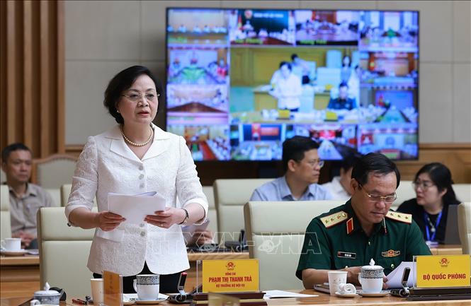 Bộ trưởng Bộ Nội vụ Phạm Thị Thanh Trà báo cáo đợt thi đua cao điểm “500 ngày đêm thi đua hoàn thành 3.000 km đường bộ cao tốc”. Ảnh: Dương Giang/TTXVN Bộ trưởng Bộ Nội vụ Phạm Thị Thanh Trà báo cáo đợt thi đua cao điểm “500 ngày đêm thi đua hoàn thành 3.000 km đường bộ cao tốc”. Ảnh: Dương Giang/TTXVN