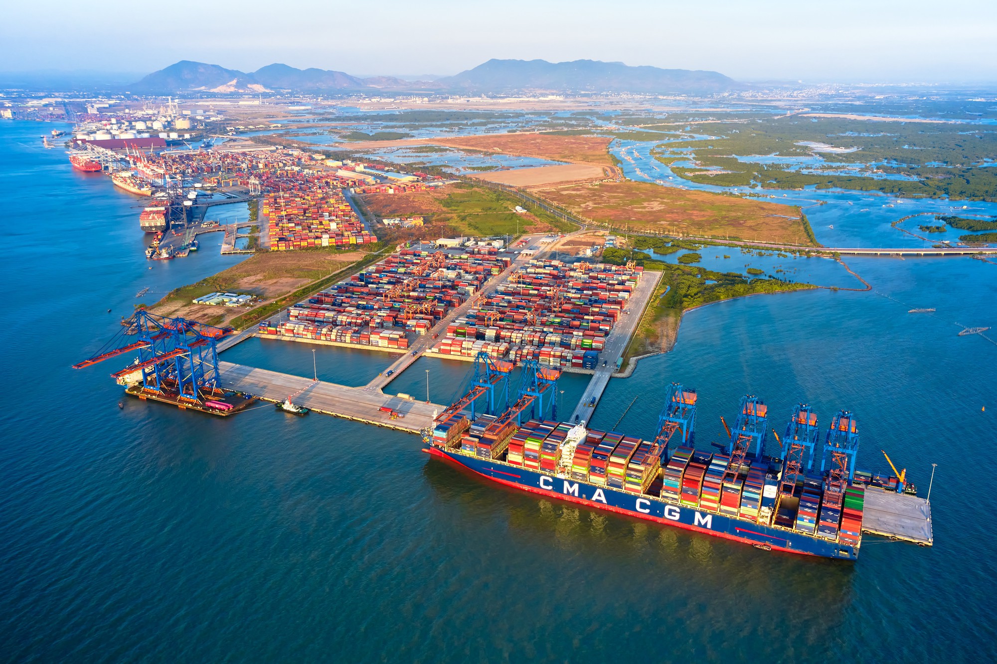 Nghiên cứu kết nối đồng bộ các phương thức vận tải, đặc biệt các cảng biển, cảng thủy nội địa với hệ thống đường sắt đường bộ