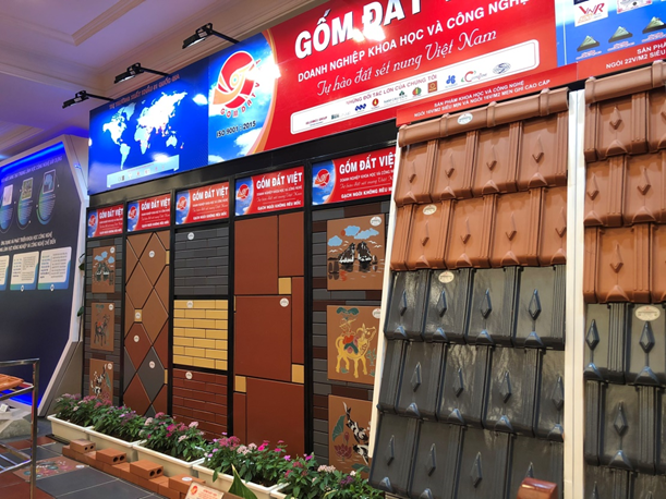 Các sản phẩm của Gốm Đất Việt tại gian trưng bày Các sản phẩm của Gốm Đất Việt tại gian trưng bày
