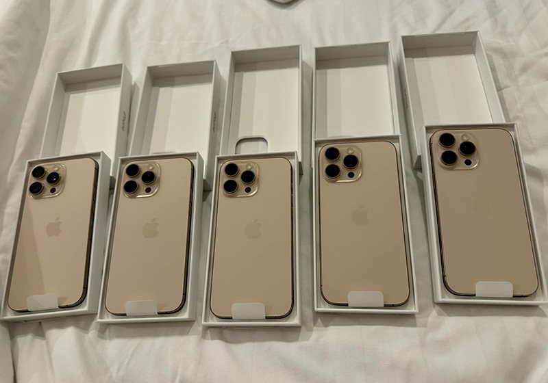 ’10 người th&#236; 9 người hỏi iPhone 16 Pro Max v&#224;ng sa mạc, 1 người c&#242;n lại vẫn l&#224; Pro Max nhưng m&#224;u kh&#225;c’, gi&#225; iPhone ‘x&#225;ch tay’ giờ thế n&#224;o? - Ảnh 2