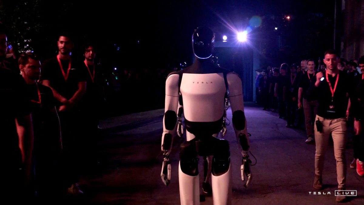 Optimus - Robot hình người của Elon Musk lần đầu lộ diện trước công chúng: Có khả năng "làm mọi thứ", giá từ 20.000 đến 30.000 USD - Ảnh 1 Optimus - Robot hình người của Elon Musk lần đầu lộ diện trước công chúng: Có khả năng "làm mọi thứ", giá từ 20.000 đến 30.000 USD - Ảnh 1