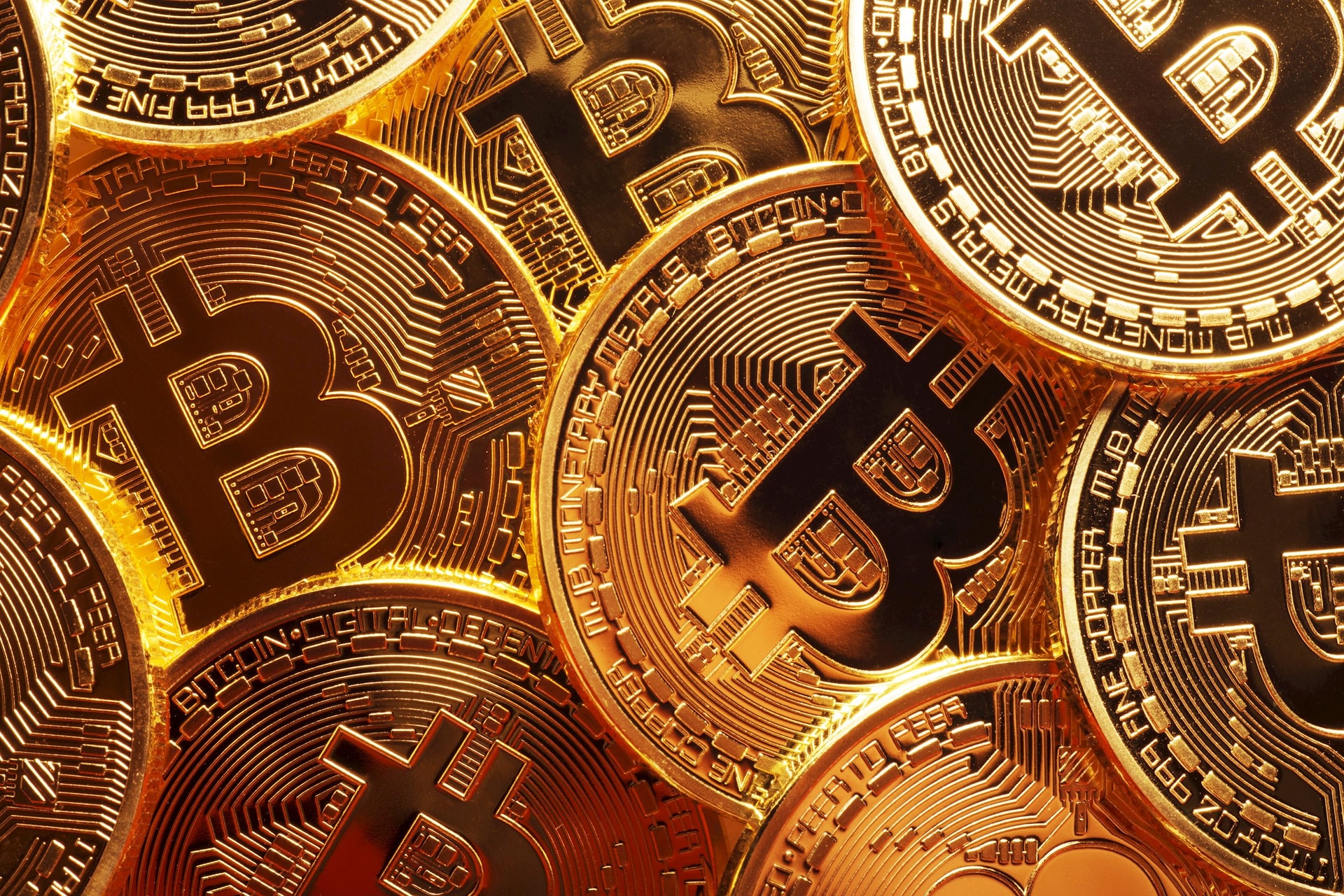 Bitcoin c&#225;n mốc kỷ lục 75.000 USD khi nh&#224; đầu tư đặt cược &#244;ng Trump đắc cử - Ảnh 1