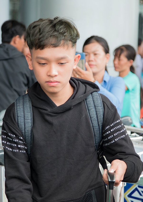 Cùng đi hát, làm con nuôi người nổi tiếng, Hồ Văn Cường có gì trong tay so với Phương Mỹ Chi? - Ảnh 3 Cùng đi hát, làm con nuôi người nổi tiếng, Hồ Văn Cường có gì trong tay so với Phương Mỹ Chi? - Ảnh 3