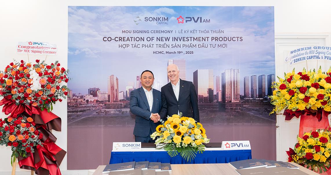 &Ocirc;ng Nguyễn Ho&agrave;ng Tuấn - Chủ tịch SonKim Group v&agrave; &Ocirc;ng Jens Holger Wohlthat &ndash; Chủ tịch HĐQT PVI Holdings.